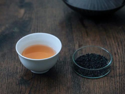 敢喝嗎？日本京都大學博士生研製「蟲糞茶」 獲頒獎項表彰
