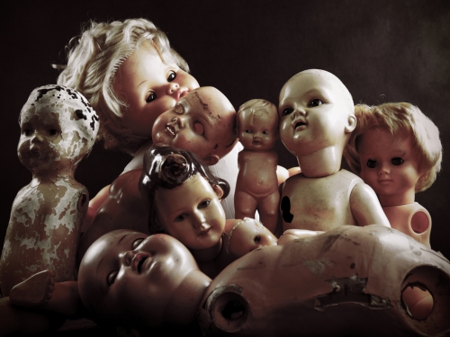 安娜貝爾？百年鬼娃娃半夜自己轉頭 驚悚過程曝光