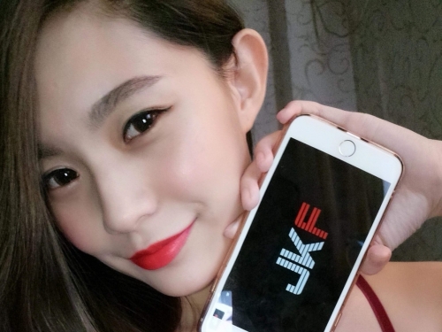 美瞳嫩乳女孩－Crystal Ho