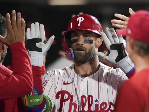 MLB》哈波超大號雙響砲締隊史首見紀錄 費城人4轟擊退水手奪2連勝