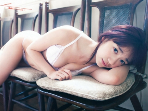 嬌小可愛偶像系女孩「關根優那」胸前木瓜奶重量感破表　極度挑逗讓人受不了