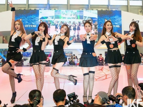 氣質空姐脫下制服……網友：女友就是要交這種