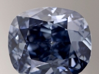 絕色「藍月亮」！拍賣估價17.5億 將成為全球最貴鑽石