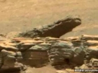 火星“鳄魚”怪石曬日光浴
