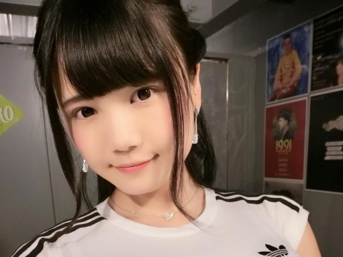 日本「童顏巨乳DJ」也一起Carzy Friday！自拍飽滿奶球直接塞滿鏡頭！