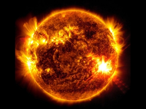 舊理論假設錯誤，科學家破解太陽日冕雨之謎