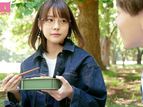 最萌眼鏡妹子有個男友叫向理來！八木奈々做到流眼淚！