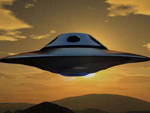 特斯拉發現神秘電波，跟蹤地球1.3萬年，疑似外星人衛星監視地球