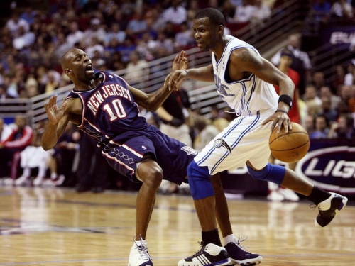 NBA》獨行俠助教阿姆斯壯持槍打人遭逮捕 繳115萬保釋金獲釋