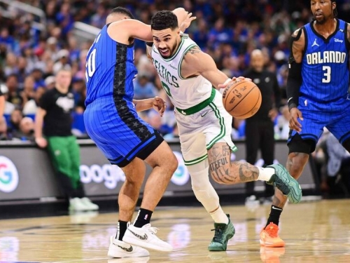 NBA季後賽》塔圖姆37分 衛冕軍塞爾提克力退魔術率先聽牌