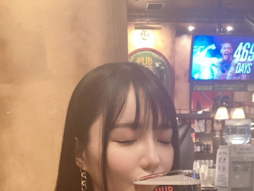 AV女優「半裸轉盤」考眼力 6秒片吸800萬人一窺春色