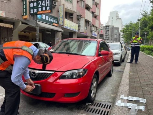 「霸王車」占用停車格！欠稅3年180張罰單不繳、車主下場曝