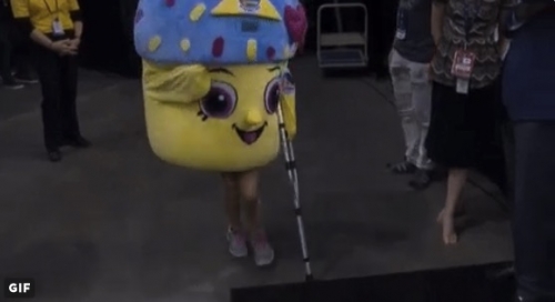 恨到骨子裡！雷霆迷扮「拐杖版杯子蛋糕」嘲諷KD