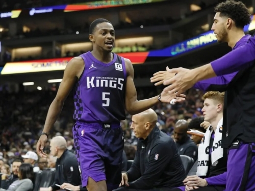 NBA》福克斯生涯1萬分里程碑 德羅展連破20分寫紀錄