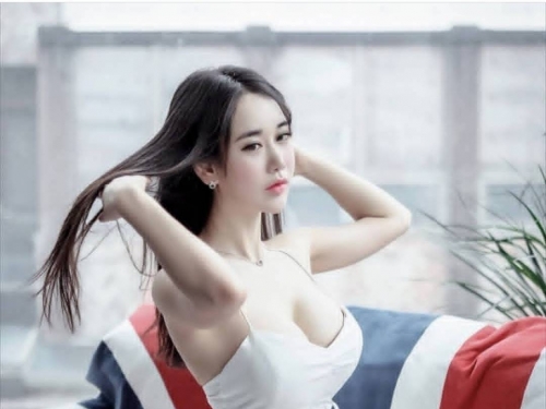 韓國最兇身材是她！清新臉蛋卻有「無敵蜂腰+巨級美乳」，身材太逆天！
