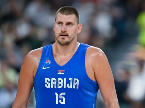 NBA》兩大球星齊聚！約基奇率塞爾維亞大勝斯洛維尼亞　賽後獻吻唐西奇