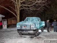 加拿大冰雕公司制作的超酷冰卡車