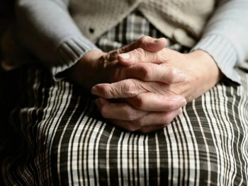 2兒「拒絕扶養87歲失智老母親」 法官判準了！