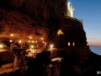 洞穴裡浪漫的燭光晚餐－約會最佳餐廳－義大利Grotta Palazzese