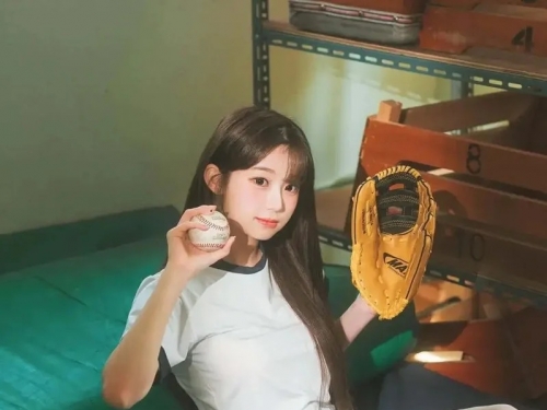 中職》李珠珢PO高中運動服搭白絲襪純美到讓人窒息！李雅英、邊邊都搶著留言