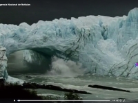罕見奇景！阿根廷冰橋斷裂　層層崩落「夢幻冰塵」紛飛
