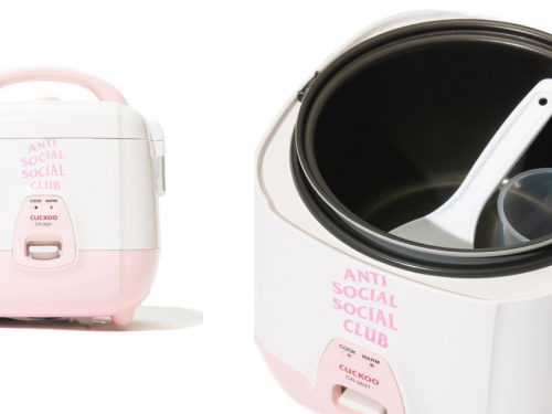 少女心噴發！潮流品牌Anti Social Social Club聯名推出粉嫩「飯鍋」，背面還藏了這句話...