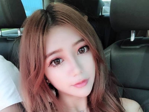 泡湯也要很性感～「天燈妹樂樂」溫泉太熱忍不住通通風，「白皙美景」看得好清楚～