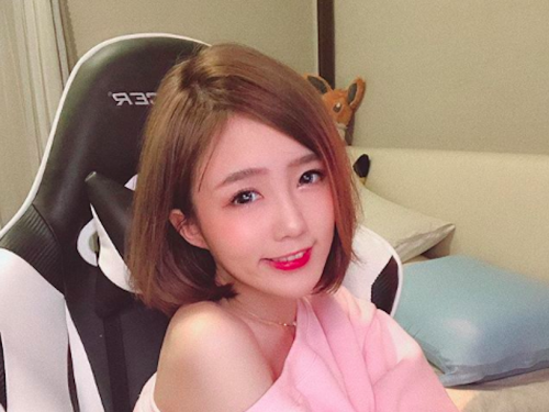 超人氣甜美實況主「妮妮子」，用「燦爛微笑」融化粉絲的心！