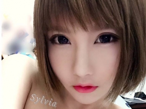 「內衣不見了！幫人家挑一件」正妹嬌嗔求救！打開傳送門竟被大包子淹沒...