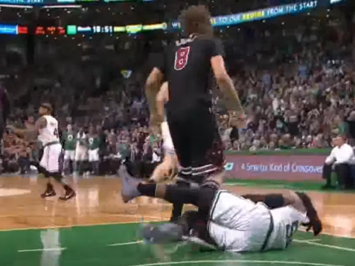 克勞德、羅培茲剪不斷理還亂 丟完鞋又有剪刀腳伺候