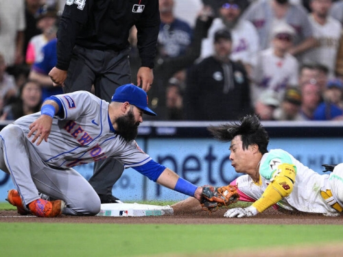 MLB》敲長打積極搶壘卻出局 金河成回休息室怒踢東西不慎受傷
