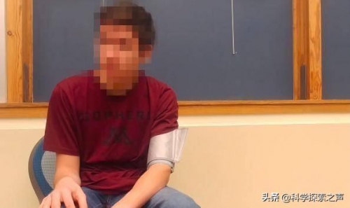諾亞男子自稱是時空旅行者，提出3大預言，未來真有時空機器？