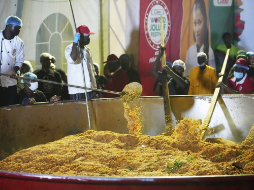 8.7公噸「西非國飯」上桌！ 名廚挑戰最大鍋Jollof飯破紀錄