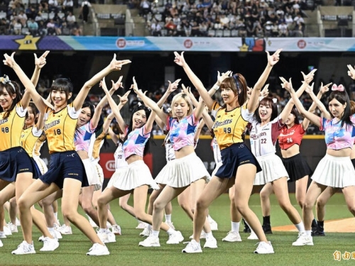 中職明星賽》新「應援曲大魔王」？ 女孩們直指兄弟新嗆司曲