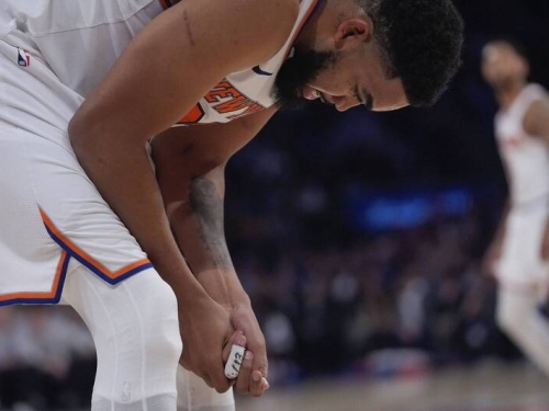 NBA》前一戰撞到籃板受傷 尼克球星湯斯右手拇指發現碎骨