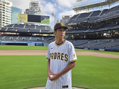 MLB》蘇嵐鴻正式加盟教士和達比修相見歡 高層相信高雄囡仔的天賦