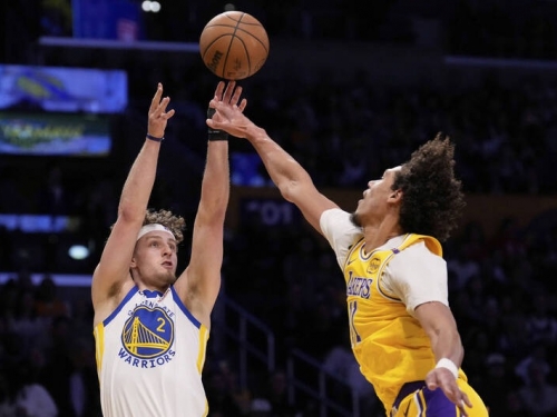 NBA》拒絕附加賽！8顆三分球射翻湖人 勇士22歲新星吐心聲