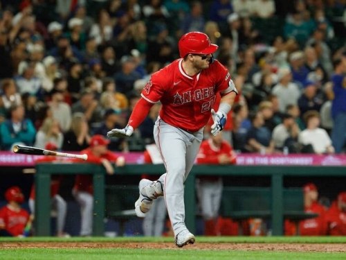MLB》大哥炸裂！天使「神鱒」399轟終於出爐 聽牌生涯400轟偉業