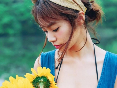 好彭湃！菜乃花無敵Ｉ杯美乳跟雙膝交疊，感覺觸感很好耶....