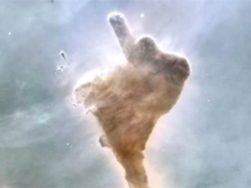 太空星雲「比中指」 很好地總結2020年