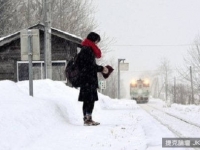 催淚！日本轟動一時的「一人車站」　女學生淚灑揮別車站