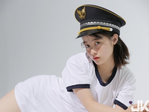 橋本環奈「下體全裸」登大人啦　超誘惑眼神色氣滿點...有夠想剝開她
