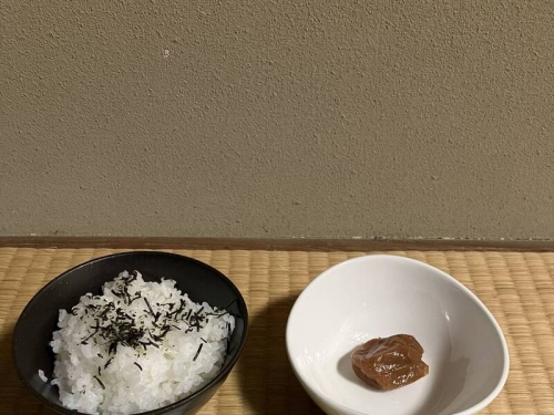 45歲日男曝「吃20年白飯＋小菜」 靠極簡生活存到快1億日圓！