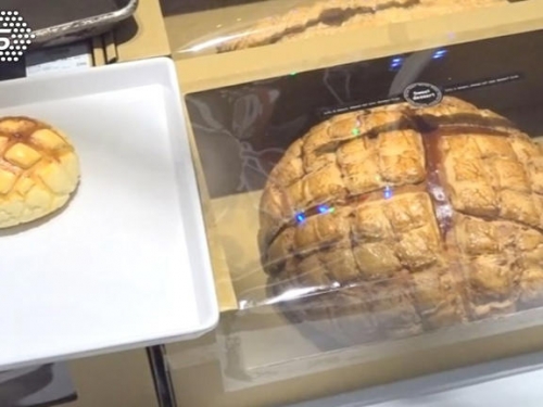 巨無霸菠蘿麵包放大16倍！羅宋比帝王蟹大 12公分巨型燕餃