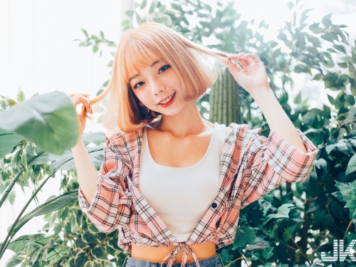 小隻馬女友的「童話婚紗夢」！短髮巨乳「啾啾小公主」甜蜜現身讓人想好好寵愛她！
