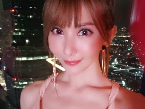 性感大辣女神「黃瑪姬 Maggie」不吝嗇展現曲線　渾圓長輩直接端出來見客