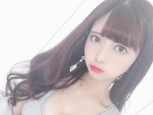 萌系童顏巨乳妹「今井あき」讓人想立刻抱緊處理　火辣身材太反差