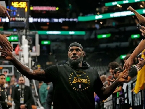 NBA》第22個賽季狀態仍巔峰 美媒卻曝詹姆斯可能明年退休