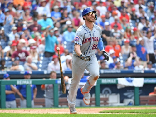 MLB》全壘打王爭奪戰！阿隆索159KM火球扛出大牆 本季第24轟出爐