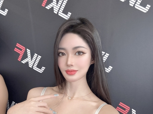 仙氣女神降臨！「陳仙」爆乳透膚蕾絲辣到犯規，S曲線將現身親密攝影會